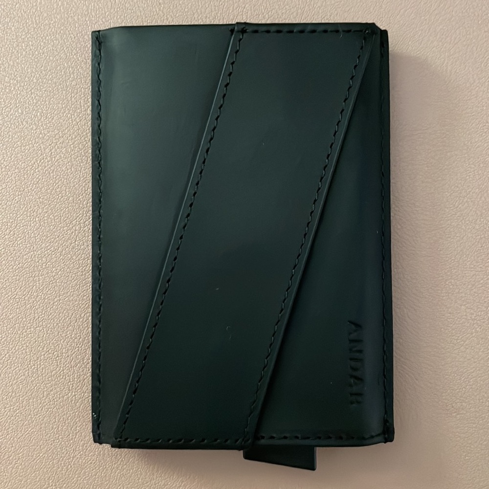 Andar | The Pilot | Black